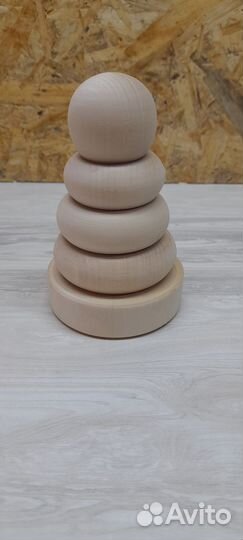 Деревянная пирамидка новая