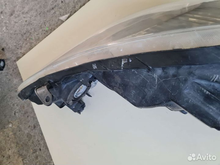 Фары Toyota Estima 2001