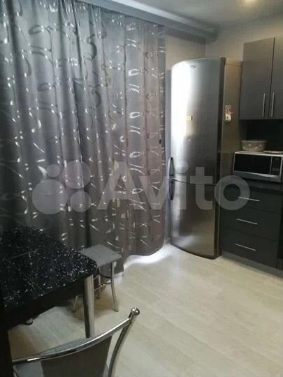 2-к. квартира, 43 м², 1/10 эт.