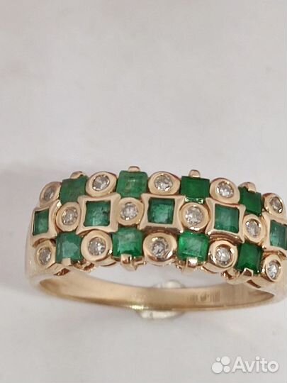 Золотое кольцо с бриллиантами и изумрудами