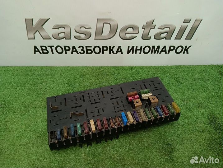 Блок предохранителей Audi 80 B3
