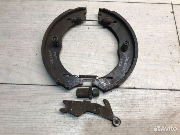 Тормозные колодки ручника Mercedes Vito W639