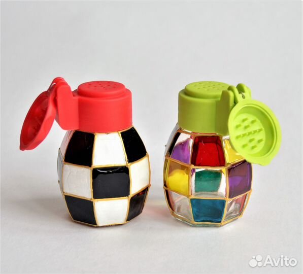 Солонка и перечница из цветного стекла