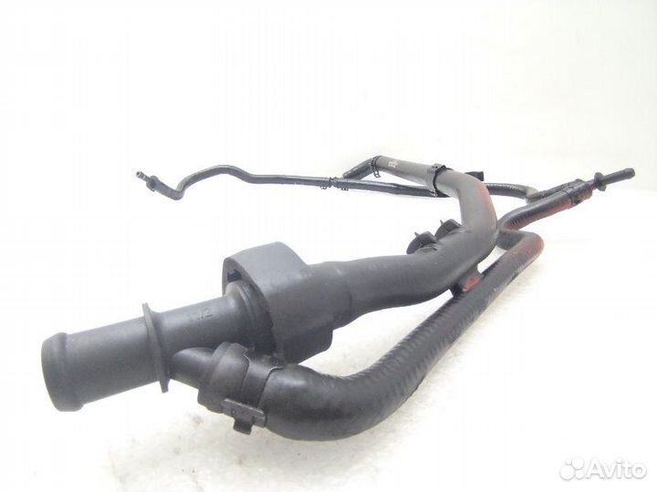 Патрубок системы охлаждения Volkswagen Passat B6