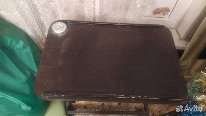 Прикроватный столик с поворотным механизмом б/у