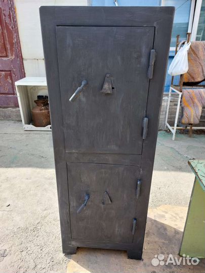 Сейф металлический