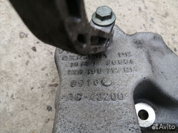 Кронштейн МКПП VAG 1K0119117BM