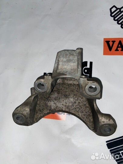 Кронштейн двигателя правый Bmw F10 3.0 N55 2012