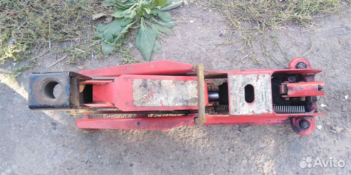 Домкрат гидравлика