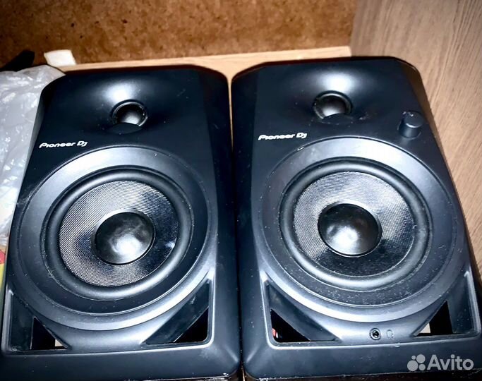 Полочная акустическая система Pioneer DJ DM-40