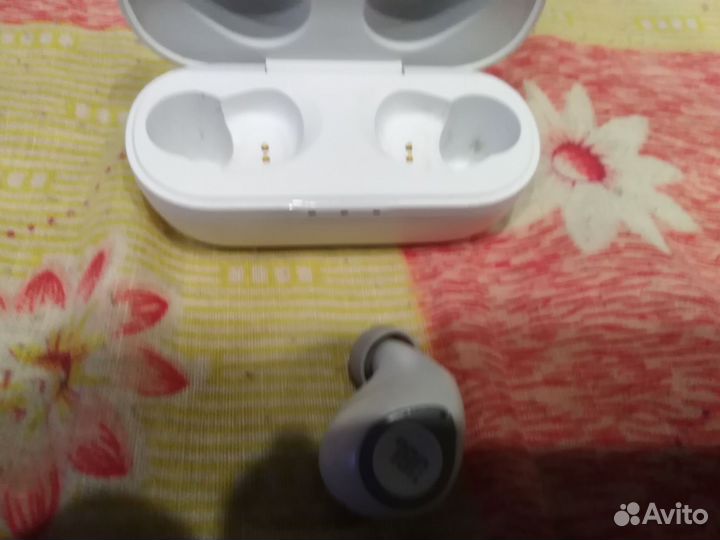 Беспроводные наушники jbl