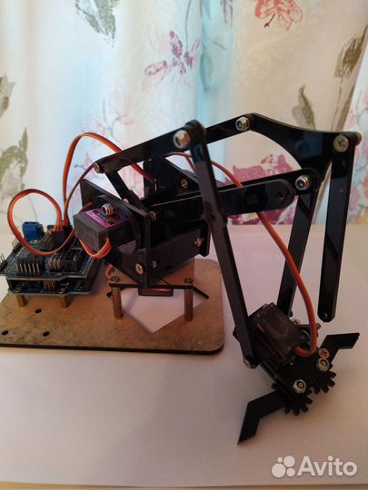 Рукоятка акрилового робота Arduino