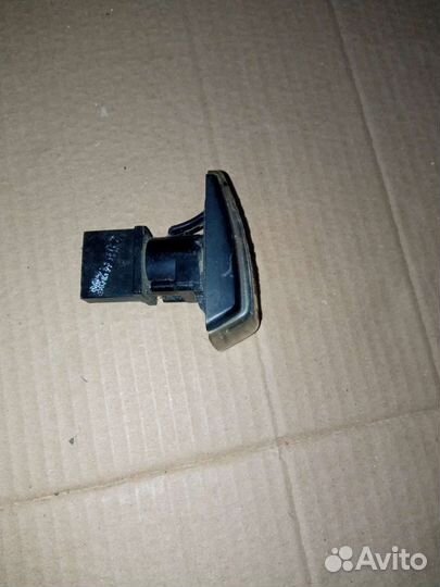 Volvo поворотник повторитель в крыло