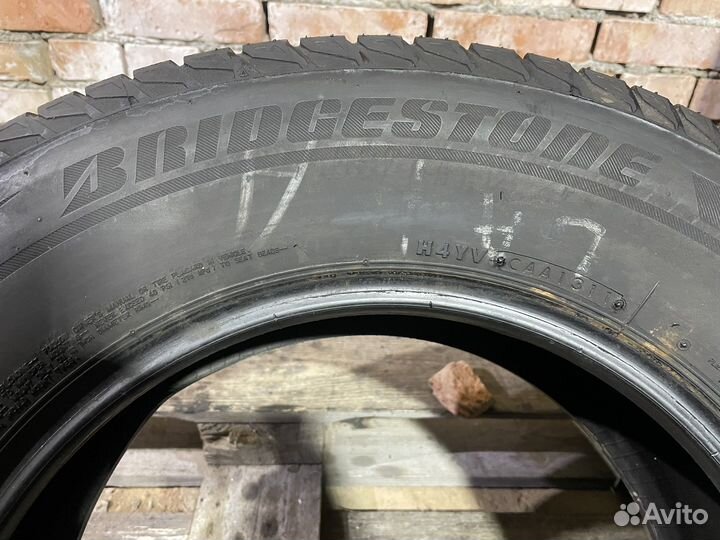 Bridgestone Blizzak LM-80 215/70 R16
