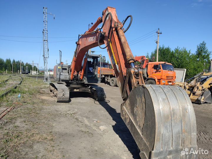 Машинист гусеничного экскаватора