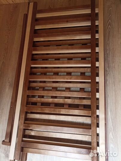 Детская деревянная кроватка с маятником и матрасом