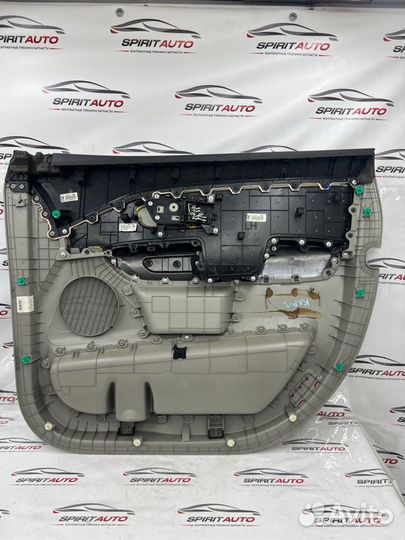 Обшивка двери передняя левая Kia Carnival 3