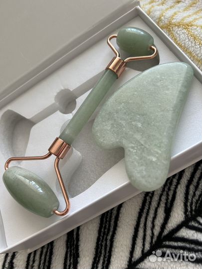 Нефритовый массажер для лица и тела