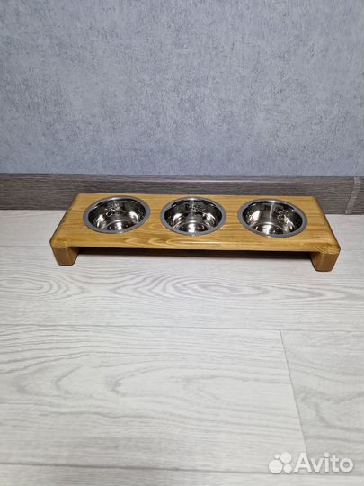 Подставка с мисками 