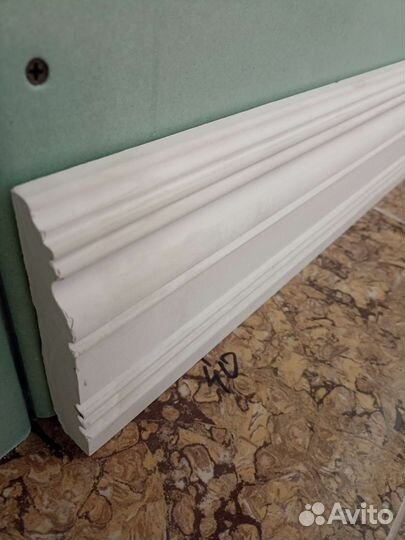 Плинтус напольный гипсовый