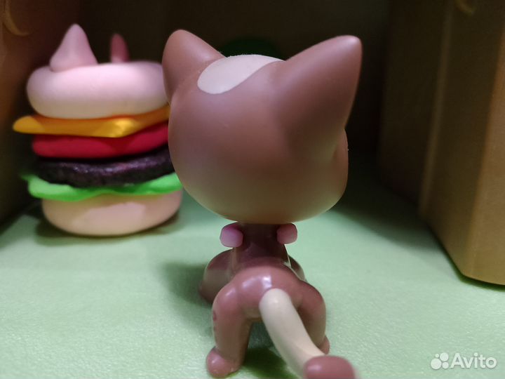 Lps кошка стоячка