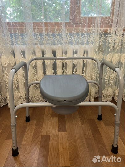 Кресло стул с санитарным оснащением