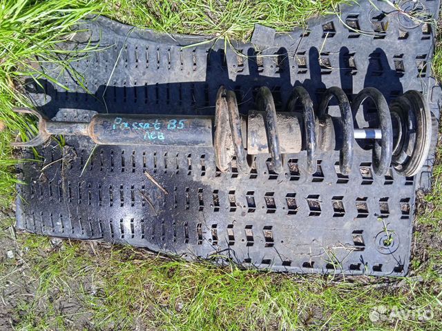 Амортизатор передний в сборе VW Passat (B5)