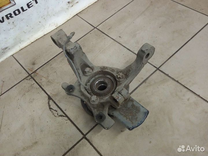 Правый поворотный кулак Опель Астра Н