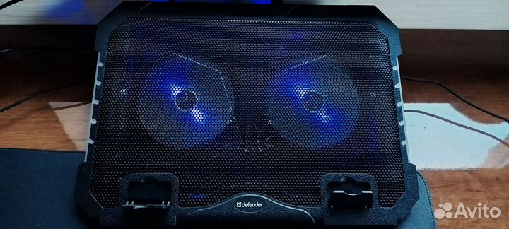 Охлаждающая подставка для ноутбука