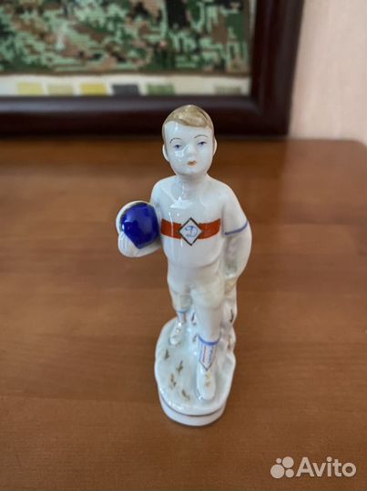 Статуэтка «Юный динамовец», фарфор, дфз, Вербилки