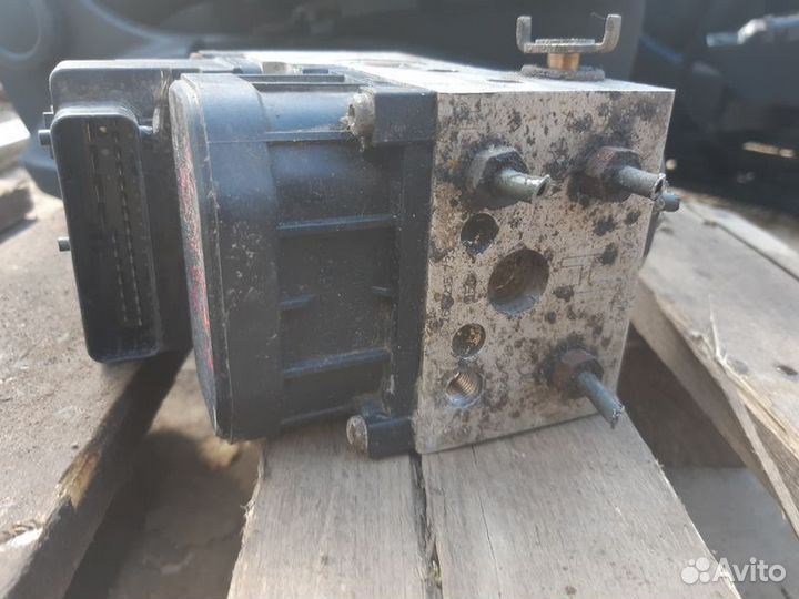 Блок управления ABS Nissan Almera