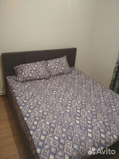 Кровать двухспальная с матрасом 160 200