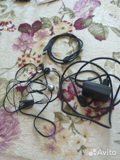 Зарядка и гарнитура LG