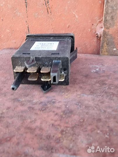 Кнопка обогрева заднего стекла Audi 100