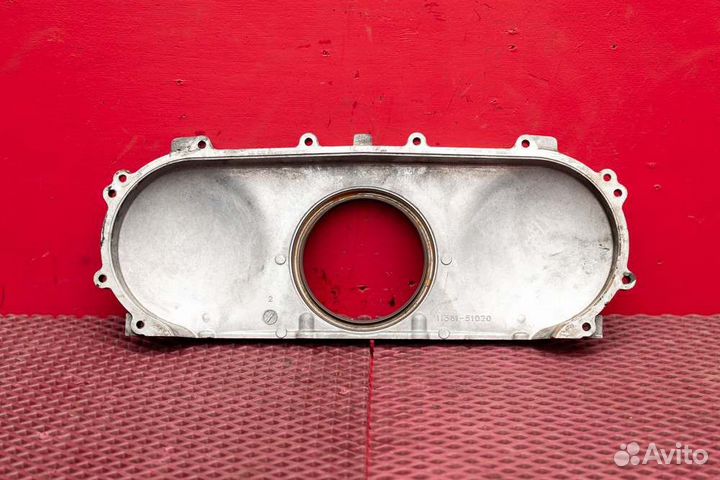 Крышка коленвала задняя Toyota Land Cruiser 200