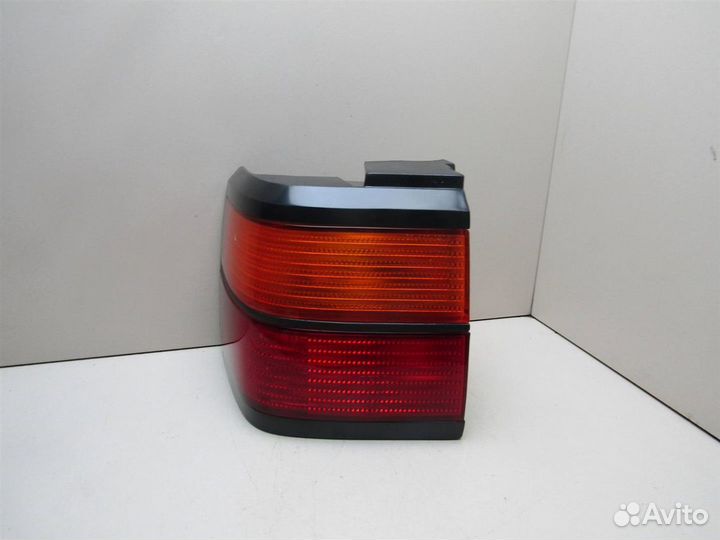 Фонарь задний наружный левый VW Passat (B3) 1988