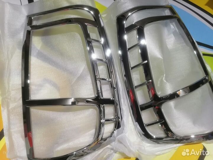 Накладка заднего фонаря KIA Carnival II