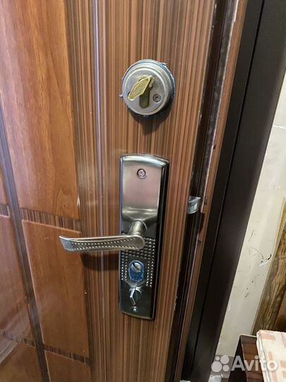 Дверь входная металлическая бу