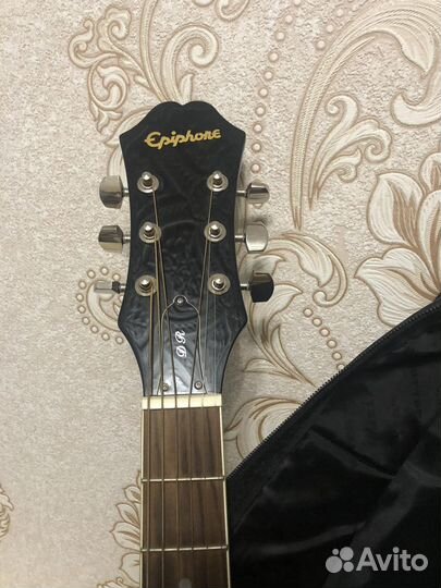 Акустическая гитара