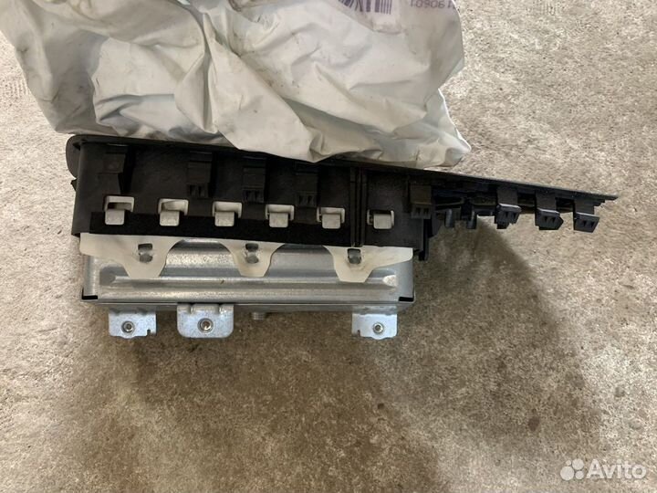 Подушка в торпедо стрельнутая VW Polo Sedan