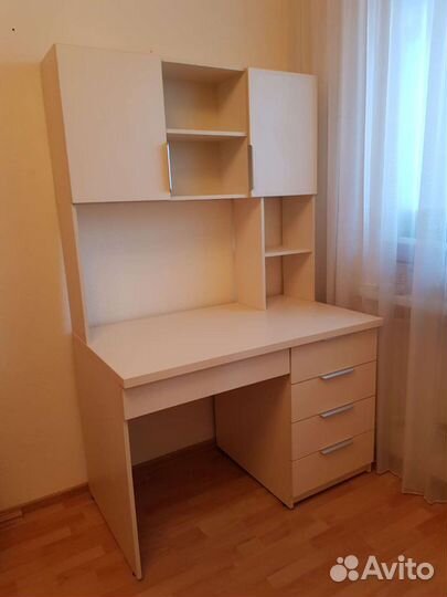 Письменный стол