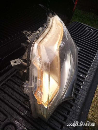 Фара левая Mitsubishi L200