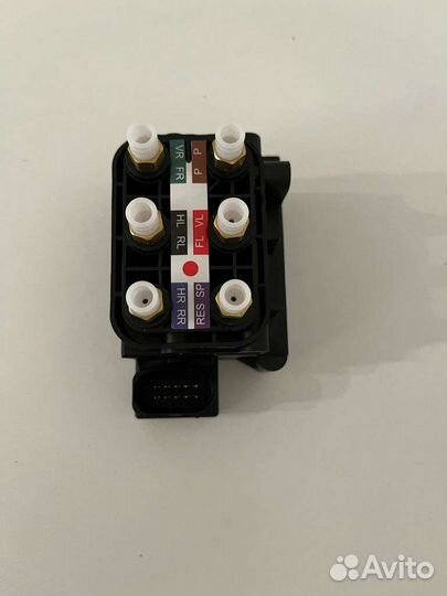 Блок клапанов пневмоподвески audi A6 C5 allroad A8