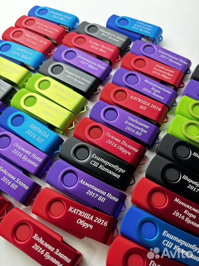 Флешки с гравировкой школьникам