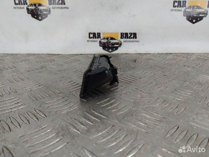 Кнопка открывания багажника