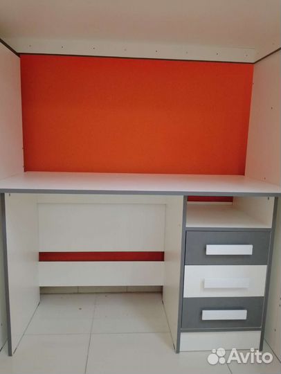 Стол письменный