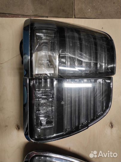 Комплект задних фонарей на Toyota Land Cruiser 100