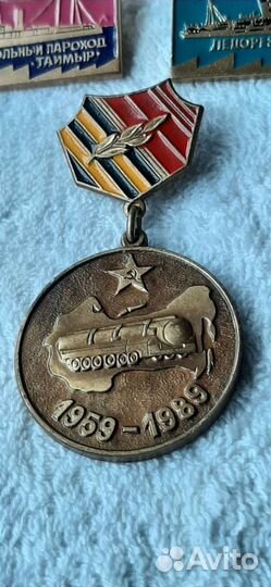 Нагрудные значки