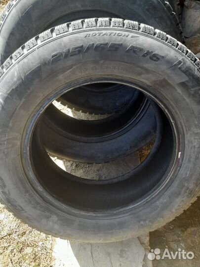Pirelli Ice Zero 215/65 R16
