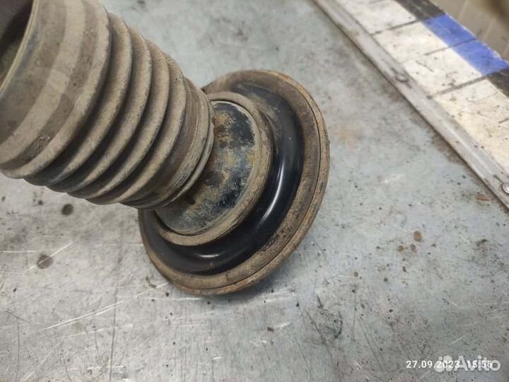 Амортизатор передний правый Mitsubishi Pajero